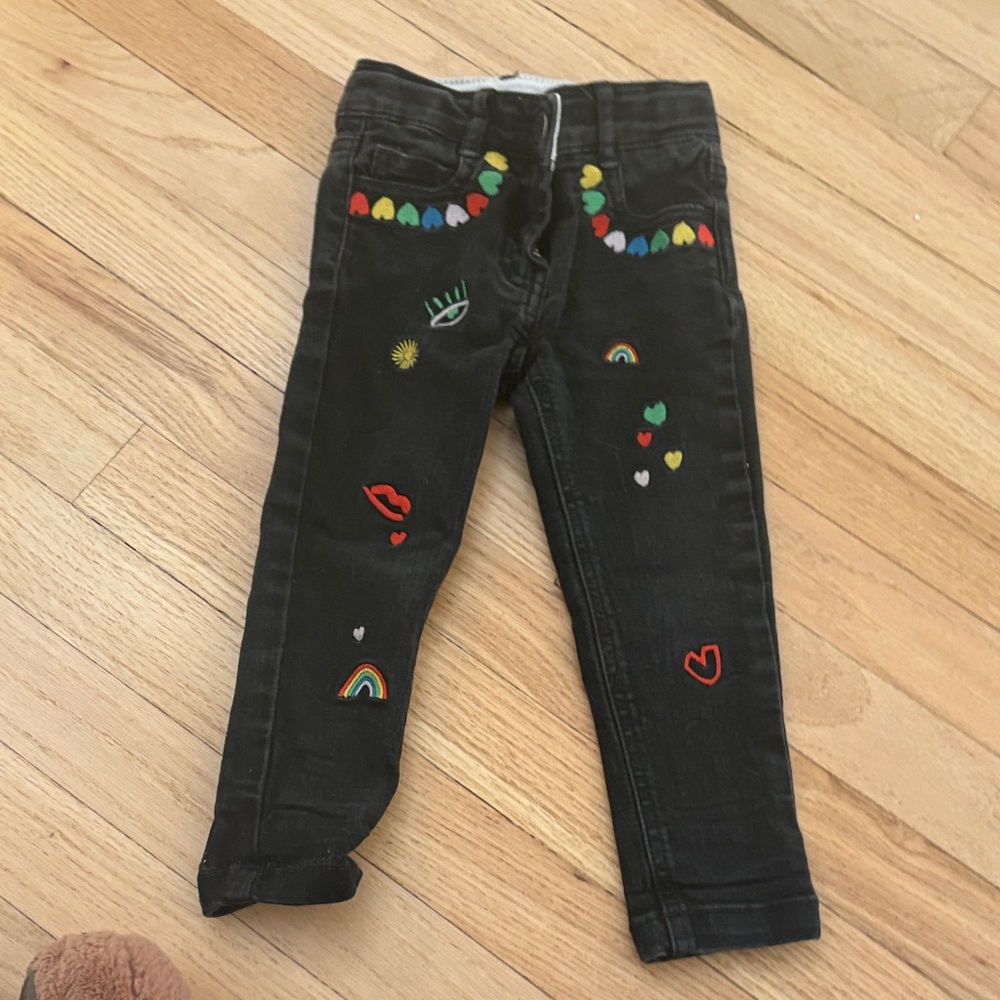 Stella McCartney Kids Black Jeans with Vibrant Embroidery